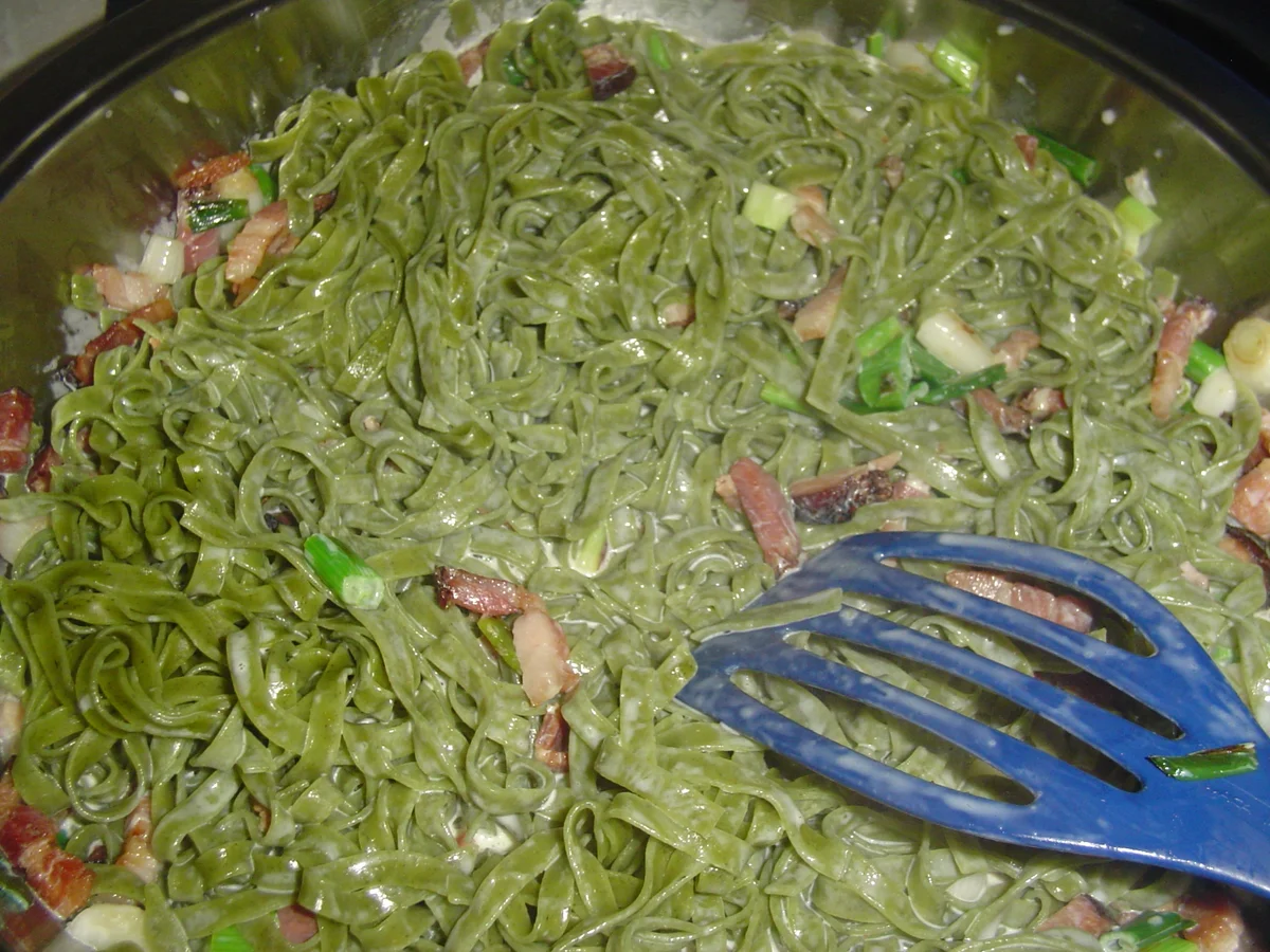 Grüne Tagliatelle mit einer Lauch-Speck-Erbsen Sahne Sauce - Rezept - Bild Nr. 109