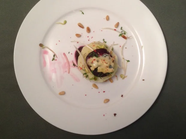 Rezept: Rote-Bete-Apfel-Salat mit Blauschimmelkäse Bild Nr. 127 Rote-Bete-Apfel-Salat mit Blauschimmelkäse - Rezept - Bild Nr. 127