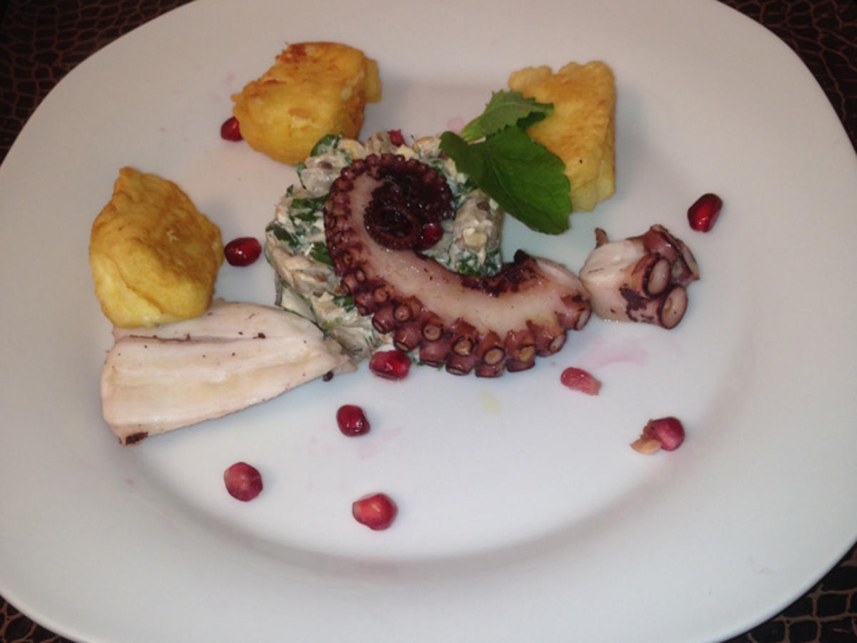 Bilder für Octopus an Auberginensalat mit ausgebackenem Schafska?se - Rezept
