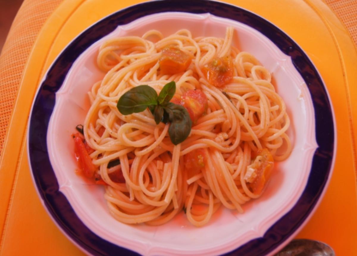 Bilder für Spaghetti mit Knoblauch-Tomaten - Rezept