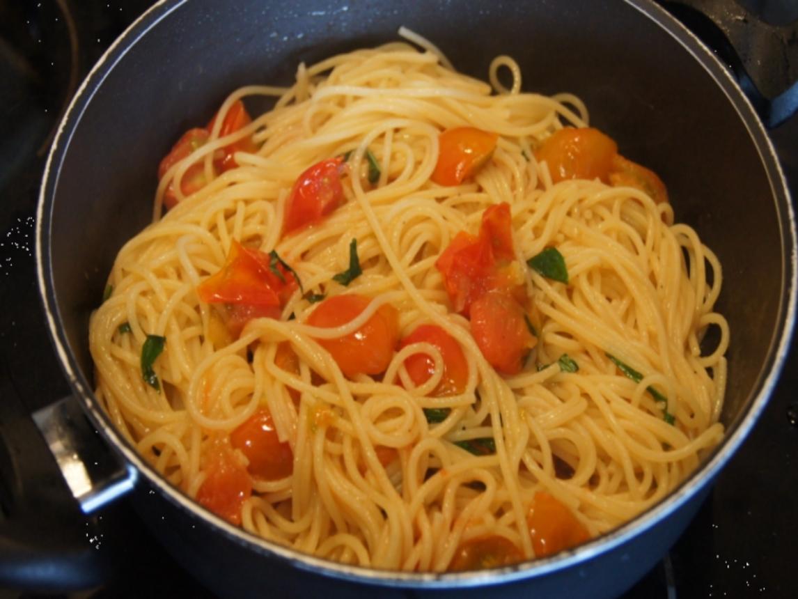 Spaghetti mit Knoblauch Tomaten - einfach - von MausVoh