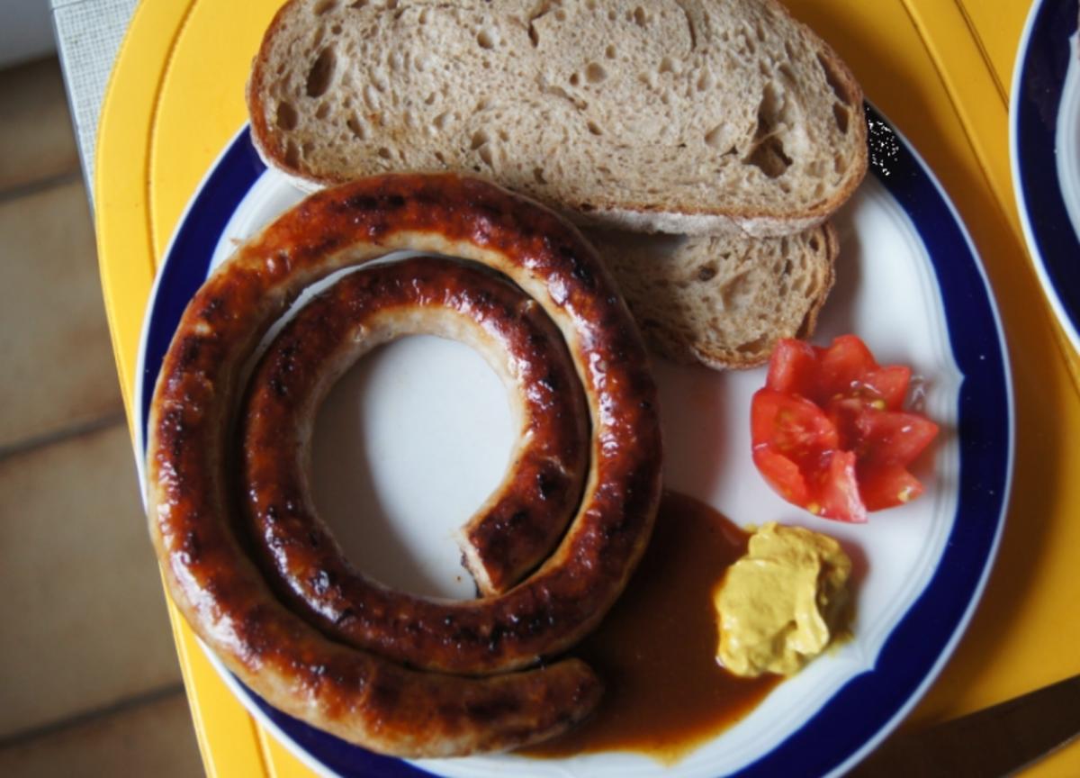 Meterbratwurst *) ( Ein relativ schnelles und deftiges Essen ! ) -
Rezept von MausVoh