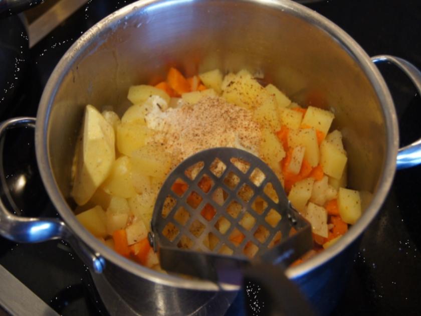 Puten-Ministeaks mit Kohlrabischnitzel und Möhren-Sellerie