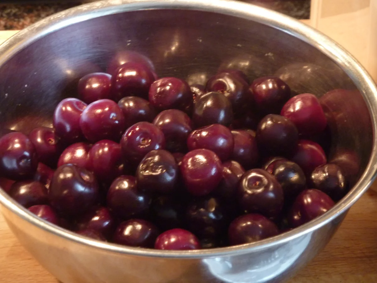 Rhabarber-Glace mit Kirschenkompott - Rezept - Bild Nr. 151