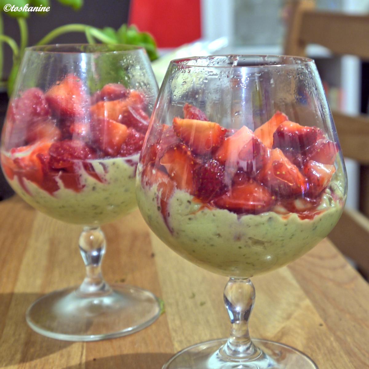 Avocado-Ricotto-Creme mit Zitronenmelisse und marinierte Erdbeeren - Rezept - Bild Nr. 182
