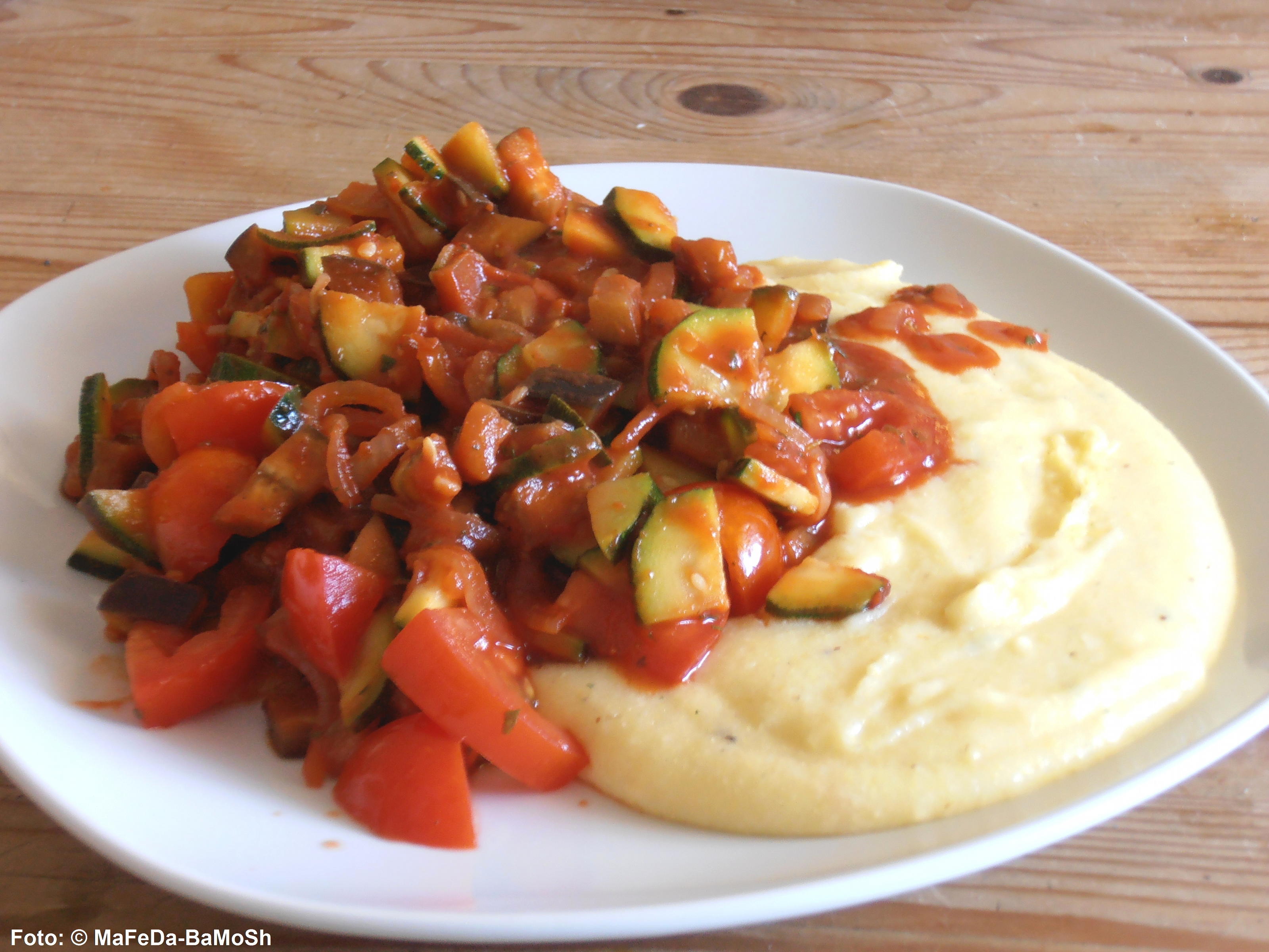 Bilder für Mediterrane Gemüsepfanne mit cremiger Polenta - Rezept