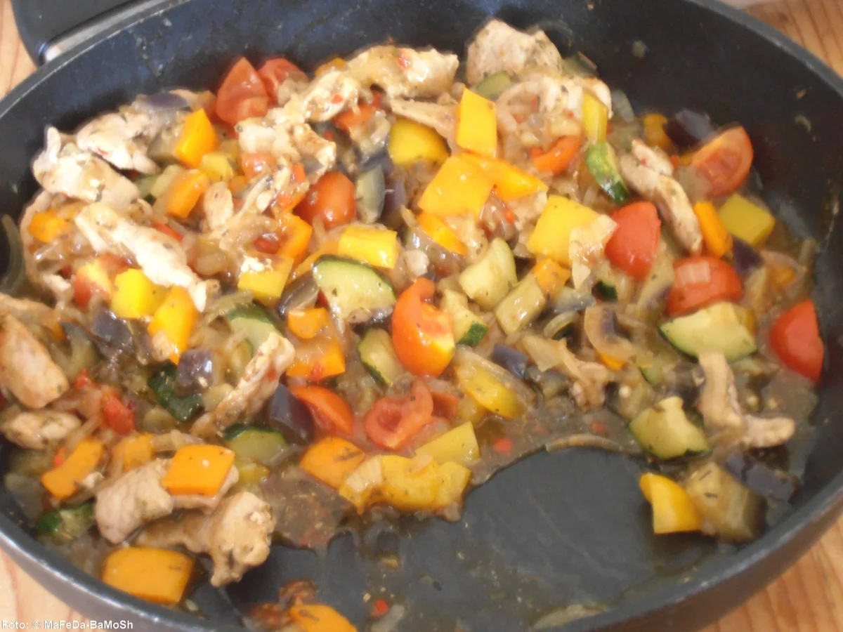 Rezept: Gemüsepfanne mit Geschnetzeltem Bild Nr. 212 Gemüsepfanne mit Geschnetzeltem - Rezept - Bild Nr. 212