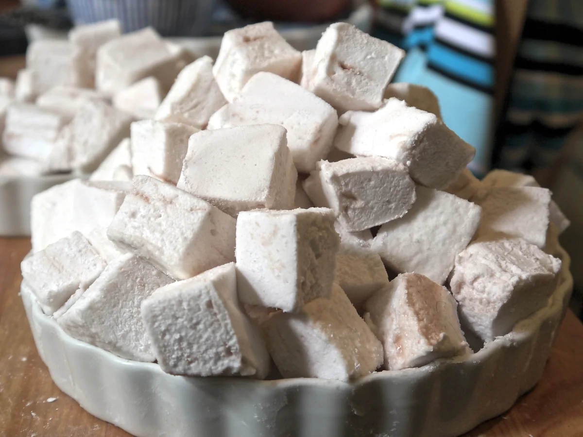 Marshmellows mit Brombeerlikör - Rezept - Bild Nr. 222