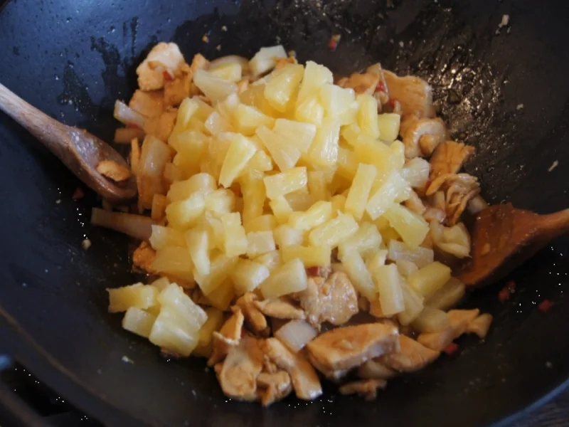 Rezept: Chinesische Nudeln süß-sauer im Wok mit Hähnchenbrustfilet und Ananas Bild Nr. 245 Chinesische Nudeln süß-sauer im Wok mit Hähnchenbrustfilet und Ananas - Rezept - Bild Nr. 245