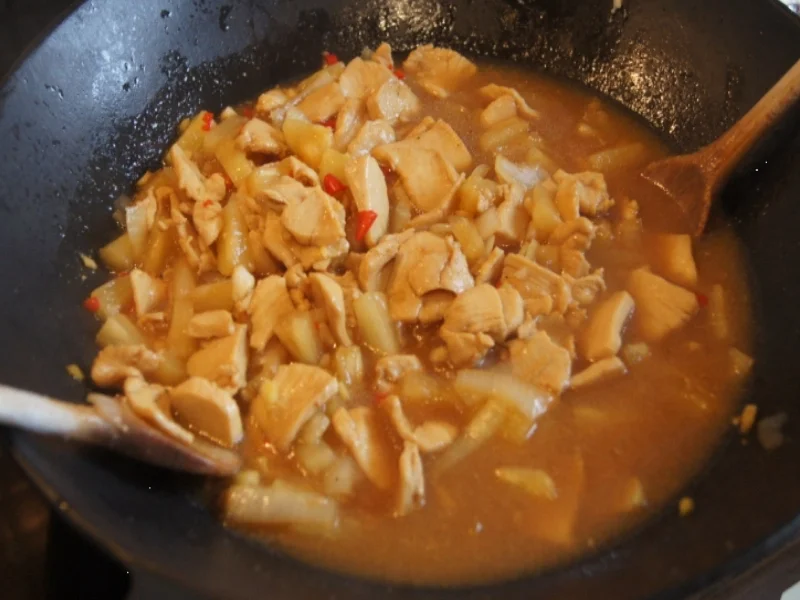 Rezept: Chinesische Nudeln süß-sauer im Wok mit Hähnchenbrustfilet und Ananas Bild Nr. 246 Chinesische Nudeln süß-sauer im Wok mit Hähnchenbrustfilet und Ananas - Rezept - Bild Nr. 246