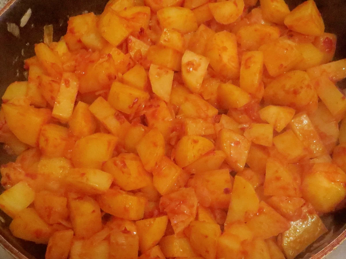 Rezept: Kochen: Kartoffel-Gulasch mit Würstchen Bild Nr. 237 Kochen: Kartoffel-Gulasch mit Würstchen - Rezept - Bild Nr. 237