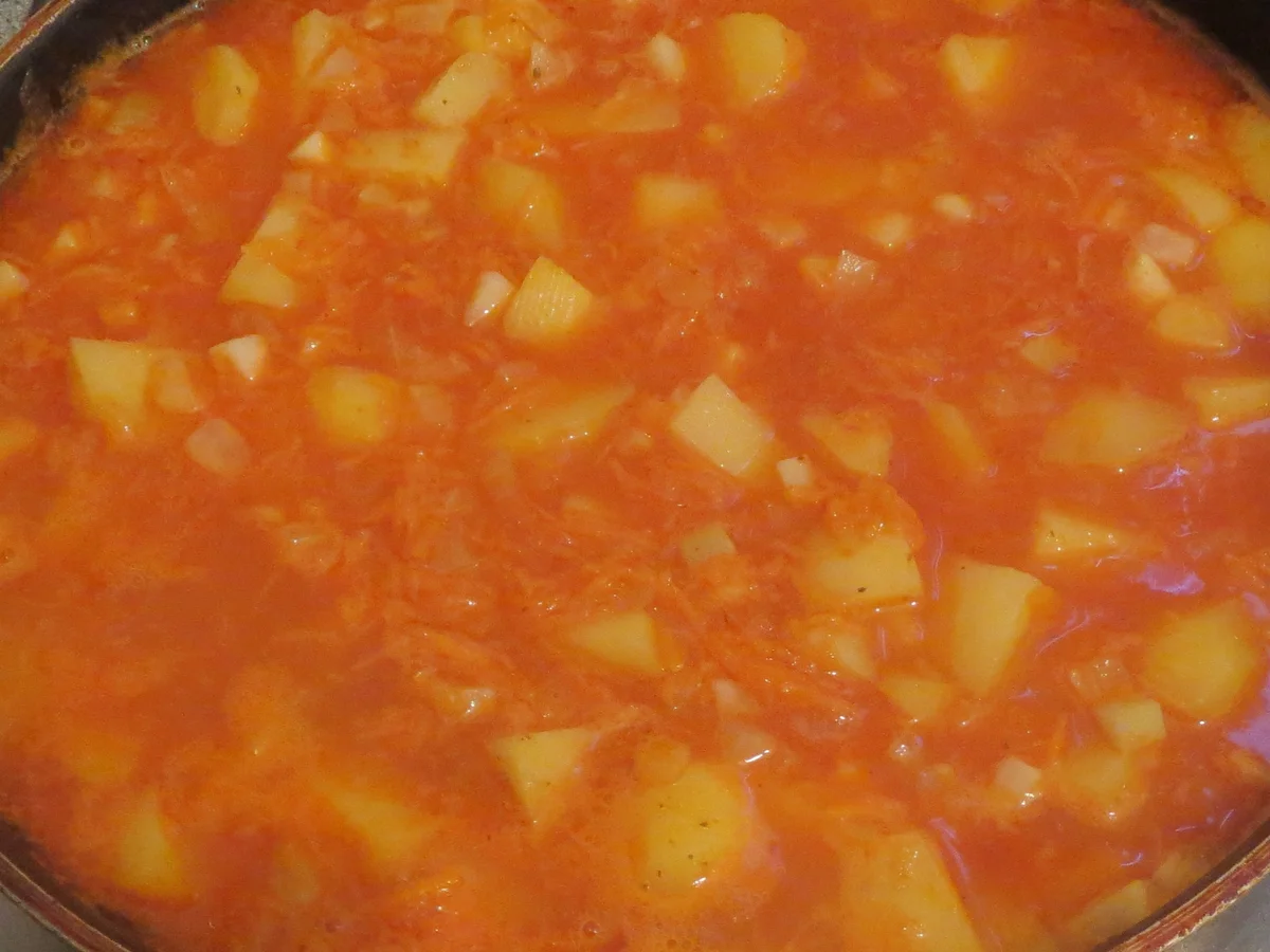 Rezept: Kochen: Kartoffel-Gulasch mit Würstchen Bild Nr. 238 Kochen: Kartoffel-Gulasch mit Würstchen - Rezept - Bild Nr. 238