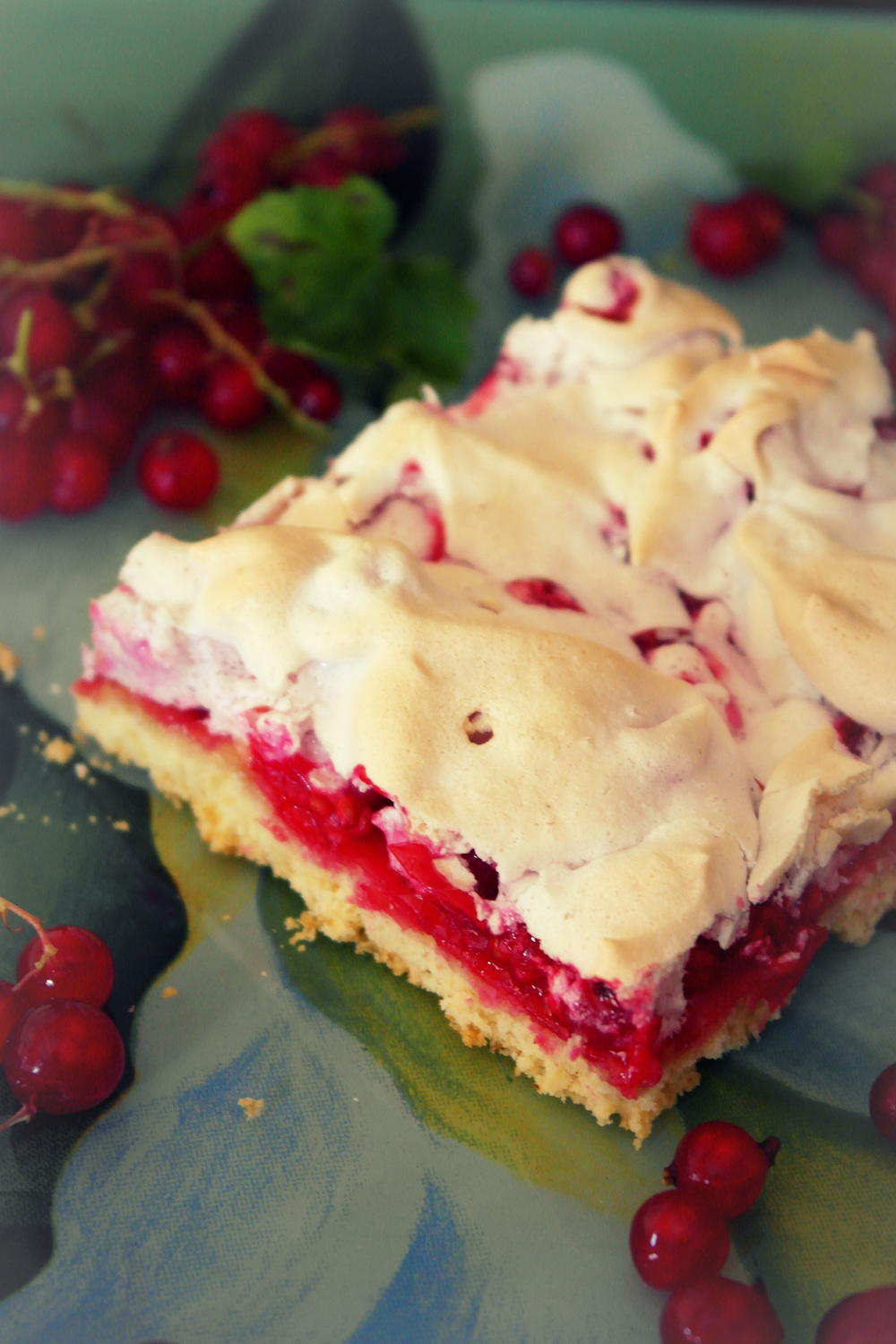 Johannisbeer-Kuchen vom Blech mit Rührteig und Baiser - Rezept - kochbar.de