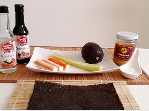 Sushi mit Surimi, Avocado und Gurke gefüllt - Rezept - Bild Nr. 1696