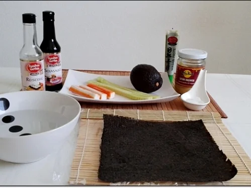 Sushi mit Surimi, Avocado und Gurke gefüllt - Rezept - Bild Nr. 1697