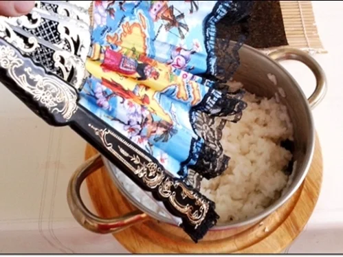 Sushi mit Surimi, Avocado und Gurke gefüllt - Rezept - Bild Nr. 1698