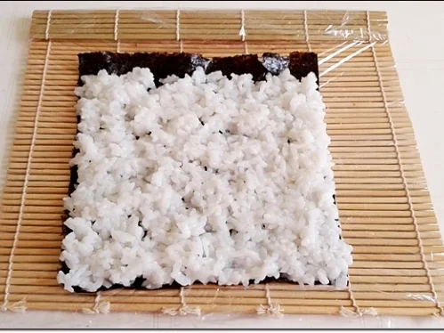 Sushi mit Surimi, Avocado und Gurke gefüllt - Rezept - Bild Nr. 1700