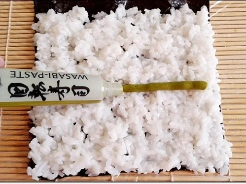 Sushi mit Surimi, Avocado und Gurke gefüllt - Rezept - Bild Nr. 1701