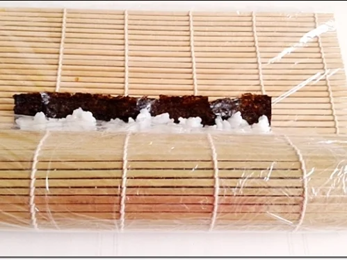 Sushi mit Surimi, Avocado und Gurke gefüllt - Rezept - Bild Nr. 1706