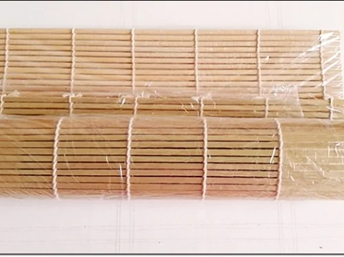 Sushi mit Surimi, Avocado und Gurke gefüllt - Rezept - Bild Nr. 1707