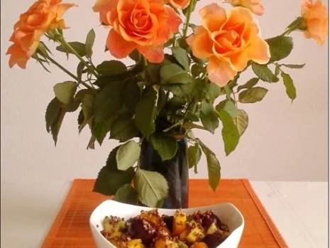 Ein sommerlicher Salat aus verschiedenen Obstsorten mit Quinoa - Rezept - Bild Nr. 1700