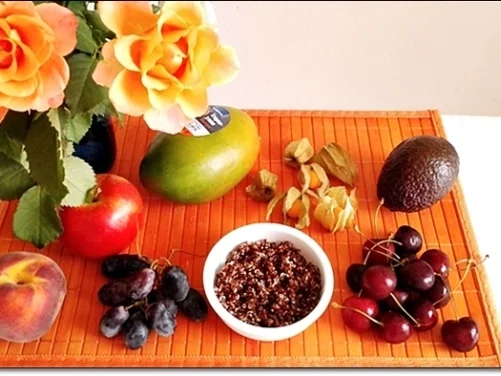Ein sommerlicher Salat aus verschiedenen Obstsorten mit Quinoa - Rezept - Bild Nr. 1702