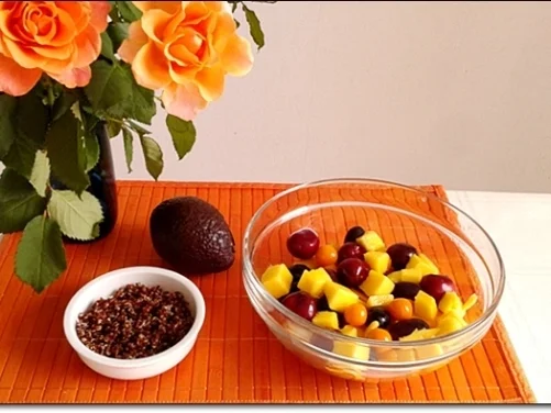 Ein sommerlicher Salat aus verschiedenen Obstsorten mit Quinoa - Rezept - Bild Nr. 1705