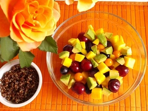 Ein sommerlicher Salat aus verschiedenen Obstsorten mit Quinoa - Rezept - Bild Nr. 1707