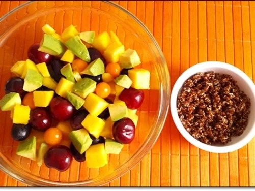 Ein sommerlicher Salat aus verschiedenen Obstsorten mit Quinoa - Rezept - Bild Nr. 1708
