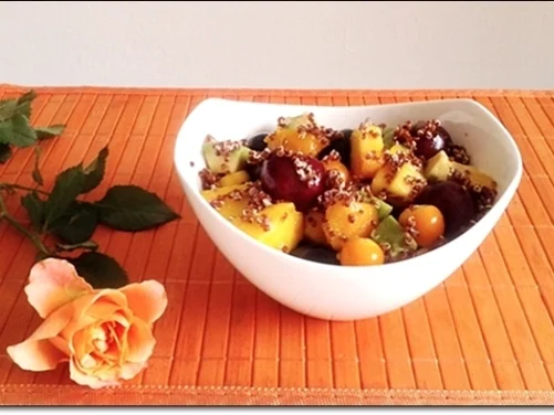 Ein sommerlicher Salat aus verschiedenen Obstsorten mit Quinoa - Rezept - Bild Nr. 4365