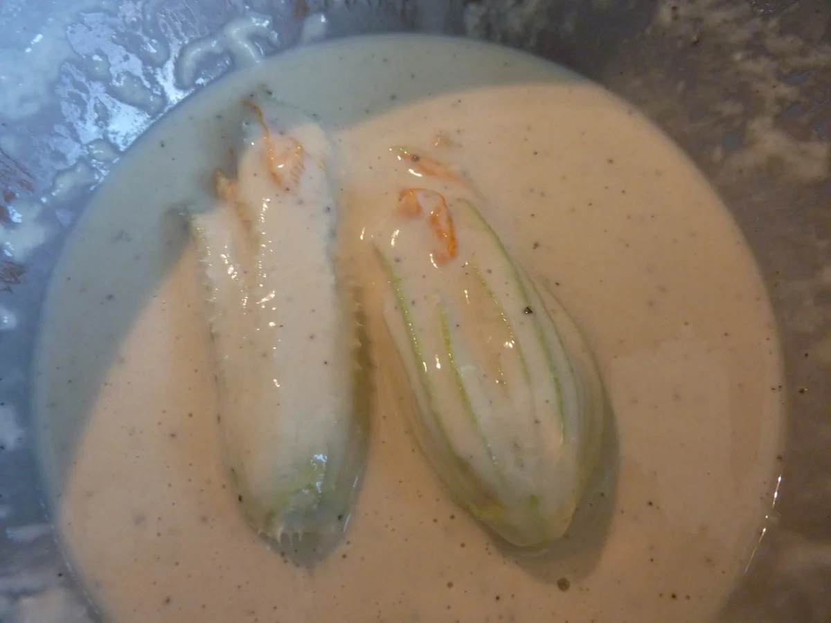 Rezept: Fritelle di fiori di zucca---Kürbisblumen Krapfen Bild Nr. 309 Fritelle di fiori di zucca---Kürbisblumen Krapfen - Rezept - Bild Nr. 309