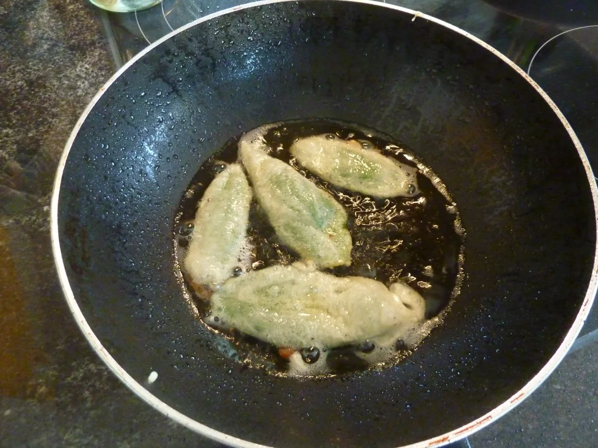 Rezept: Fritelle di fiori di zucca---Kürbisblumen Krapfen Bild Nr. 312 Fritelle di fiori di zucca---Kürbisblumen Krapfen - Rezept - Bild Nr. 312