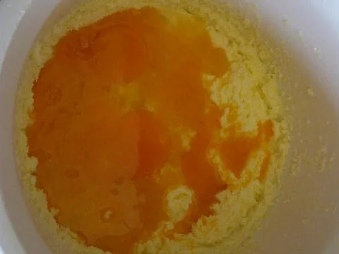 Eierlikör - Gugelhupf mit roten Johannisbeeren - Rezept - Bild Nr. 307