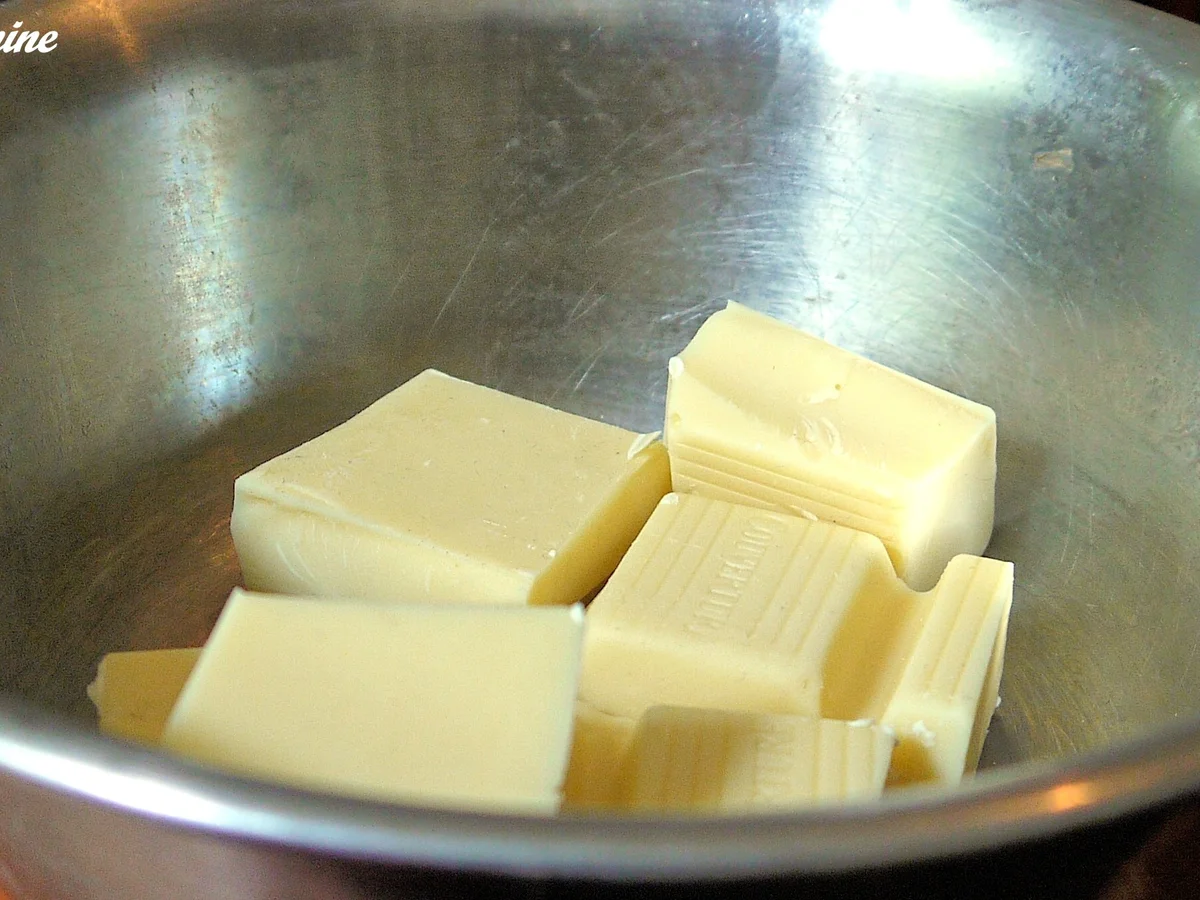 Rezept: Weiße Schokoladen-Süßholz-Mousse mit marinierten Brombeeren Bild Nr. 323 Weiße Schokoladen-Süßholz-Mousse mit marinierten Brombeeren - Rezept - Bild Nr. 323