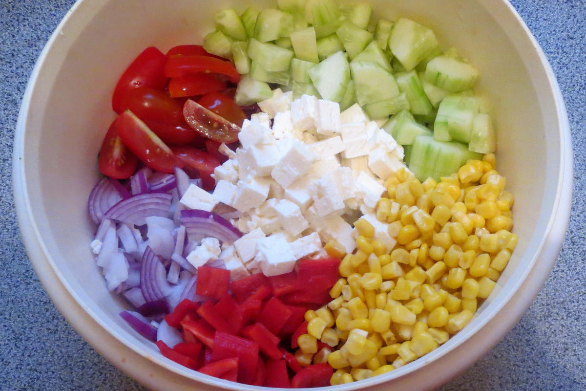 Salat: Bunter Salat mit Joghurt-Dressing - Rezept - Bild Nr. 319