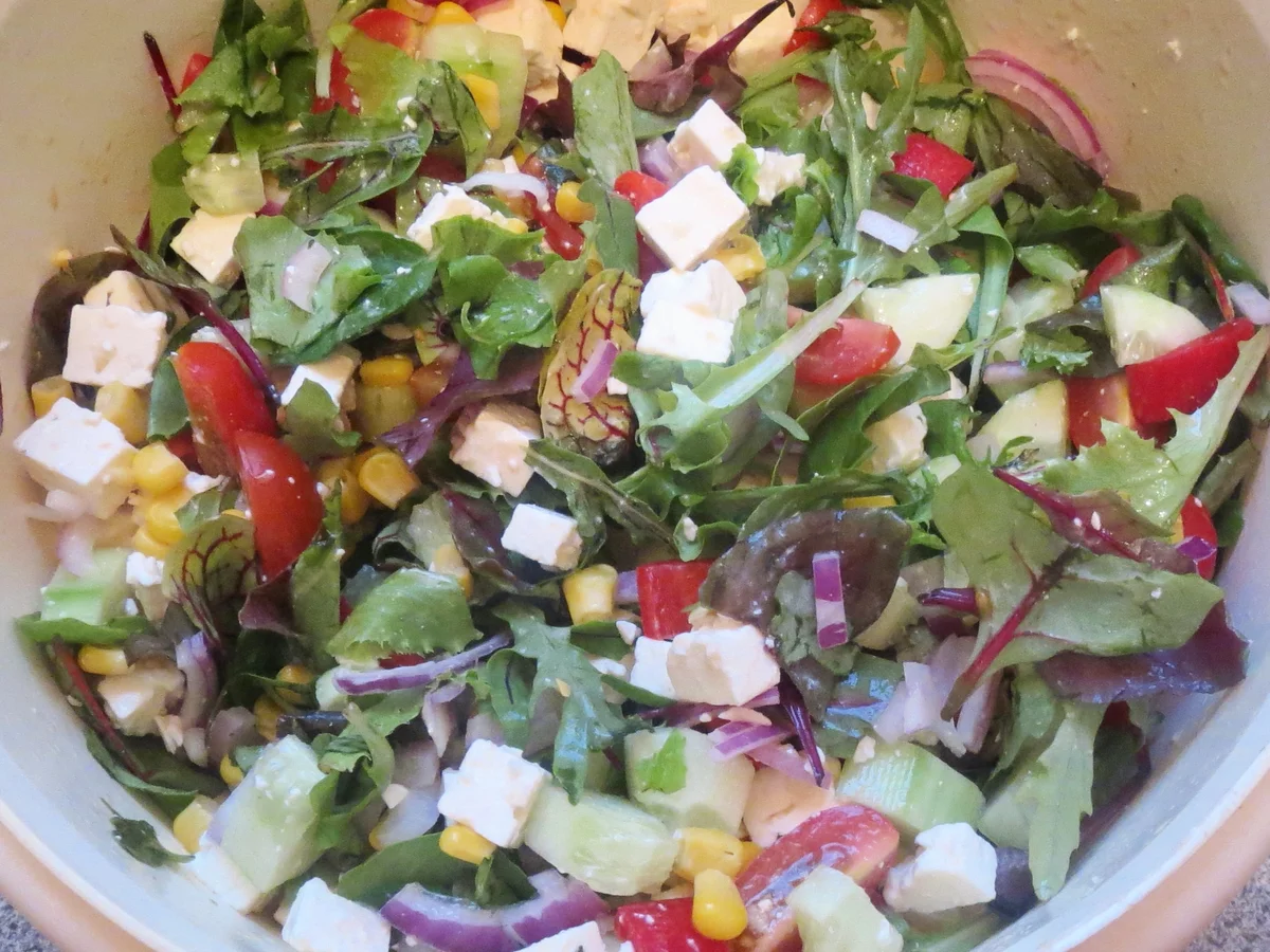 Salat: Bunter Salat mit Joghurt-Dressing - Rezept - Bild Nr. 320