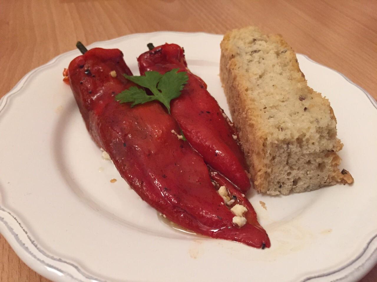 Paprika nach griechischer Art, dazu Fetakäse und selbstgemachtes Brot -
Rezept Gesendet von Das perfekte Dinner