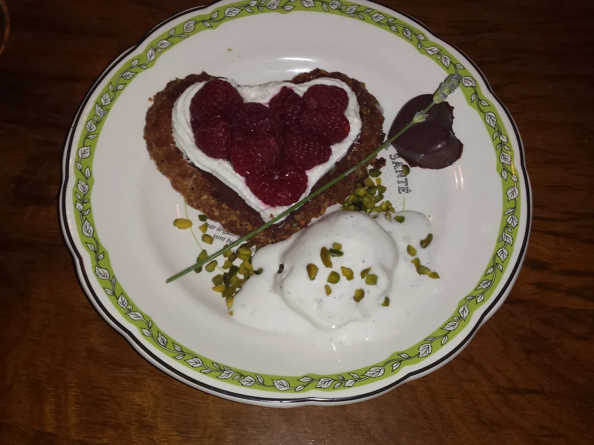 Rezept: Nusstörtchen mit Himbeersahne-Lavendeleis Bild Nr. 328 Nusstörtchen mit Himbeersahne-Lavendeleis - Rezept - Bild Nr. 328