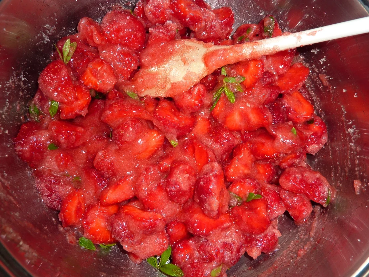 Rezept: Marmelade: Erdbeer-Waldmeister Bild Nr. 336 Marmelade: Erdbeer-Waldmeister - Rezept - Bild Nr. 336