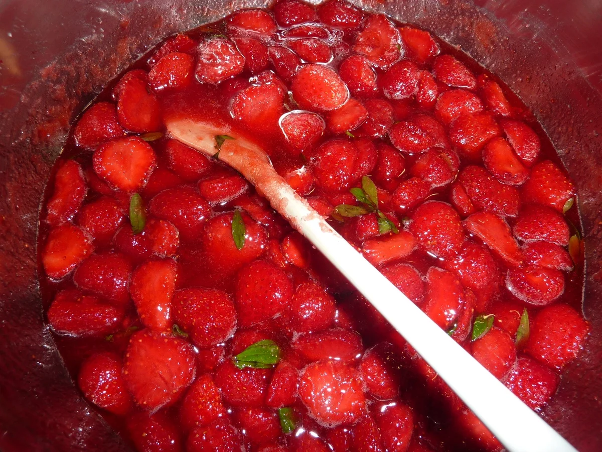 Rezept: Marmelade: Erdbeer-Waldmeister Bild Nr. 337 Marmelade: Erdbeer-Waldmeister - Rezept - Bild Nr. 337