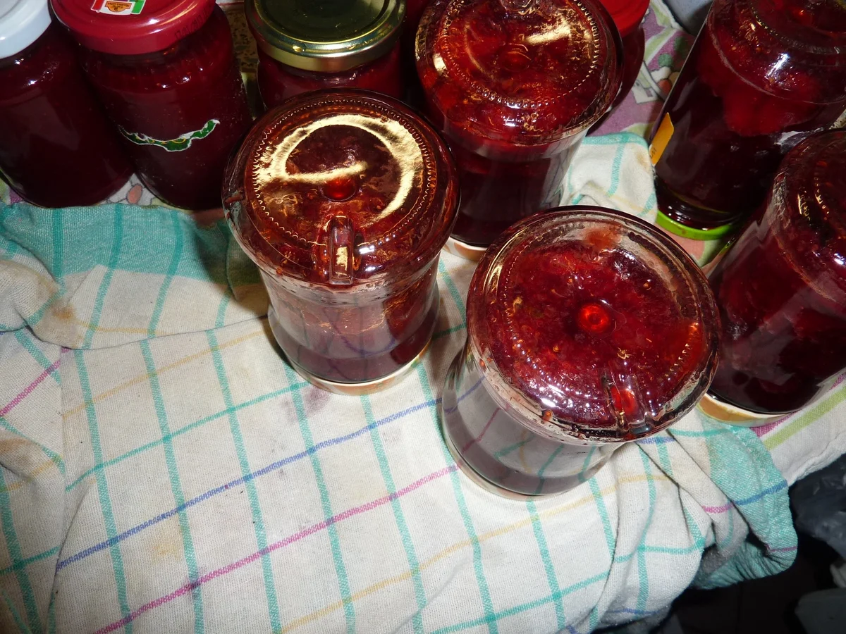 Rezept: Marmelade: Erdbeer-Waldmeister Bild Nr. 340 Marmelade: Erdbeer-Waldmeister - Rezept - Bild Nr. 340