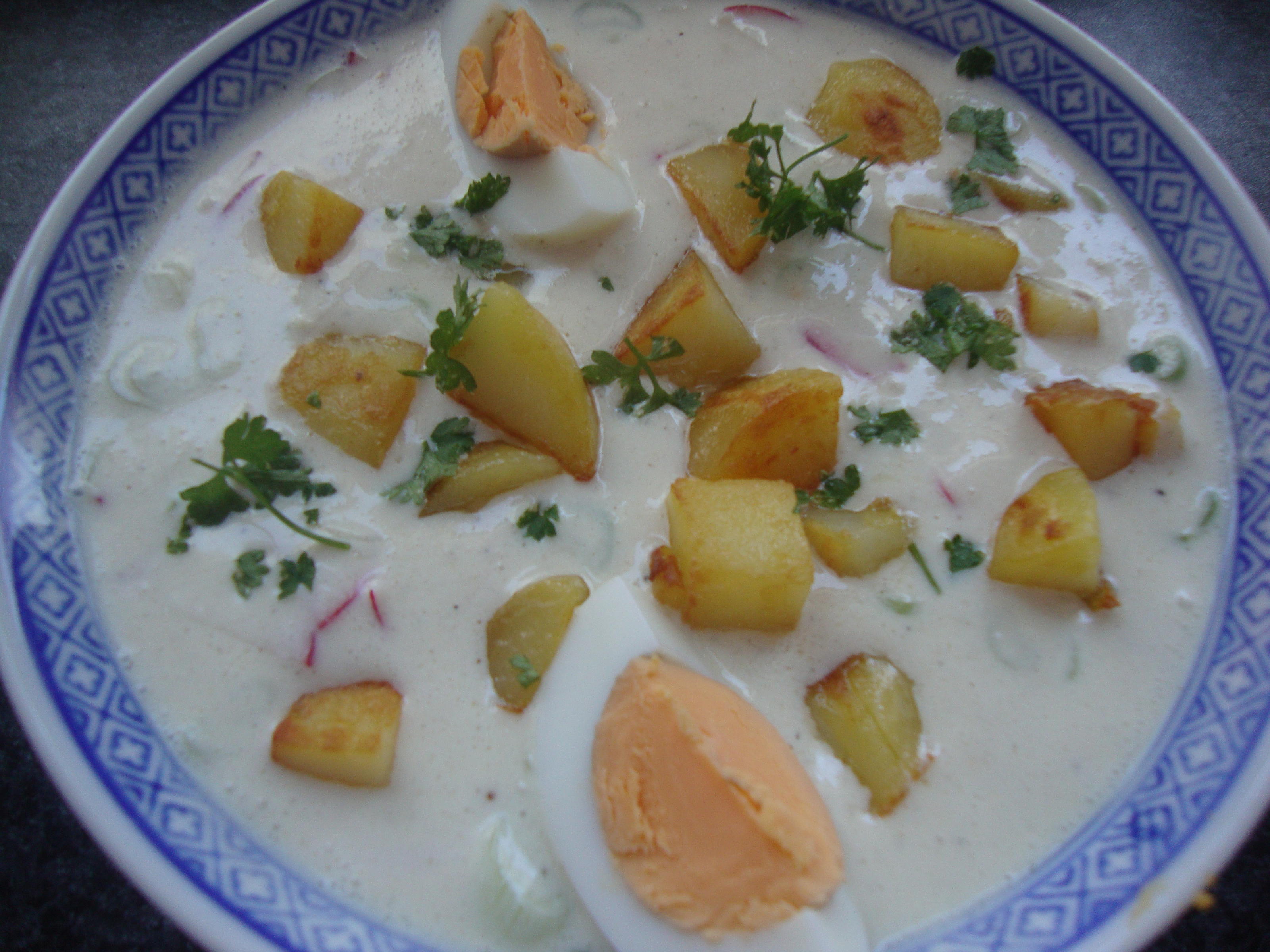 Bilder für Buttermilch Suppe mit Bratkartoffeln - Rezept