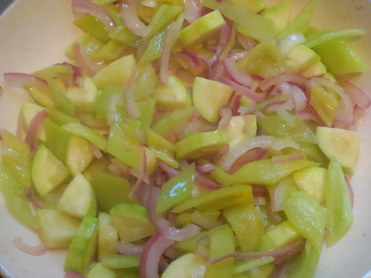 Rezept: Salat: Reis mit gedünstetem Gemüse Bild Nr. 364 Salat: Reis mit gedünstetem Gemüse - Rezept - Bild Nr. 364