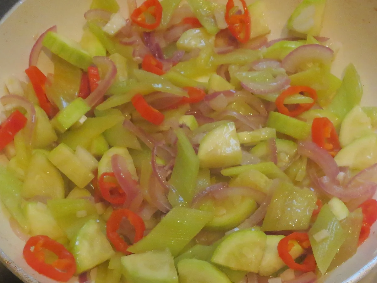 Rezept: Salat: Reis mit gedünstetem Gemüse Bild Nr. 365 Salat: Reis mit gedünstetem Gemüse - Rezept - Bild Nr. 365