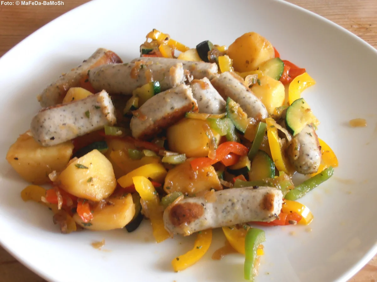 Bunte Kartoffelpfanne mit Bratwürstchen - Rezept - Bild Nr. 364