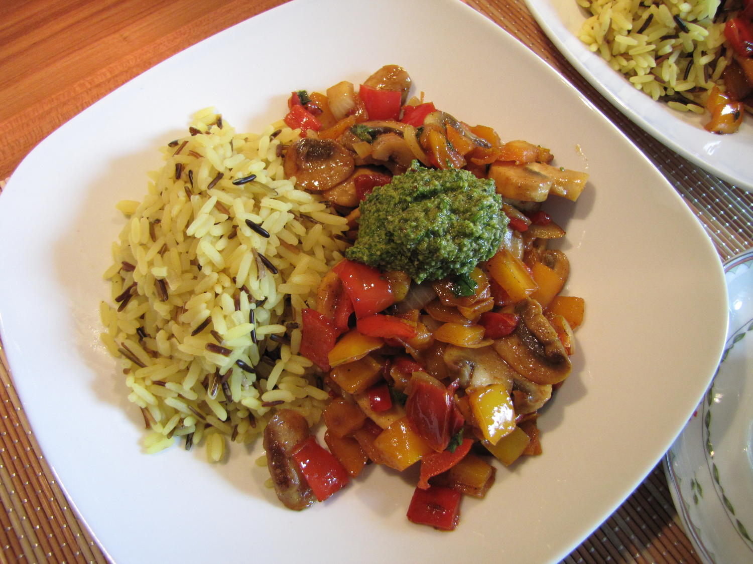 Wokgemüse mit Koriander-Ingwer-Pesto - Rezept - kochbar.de
