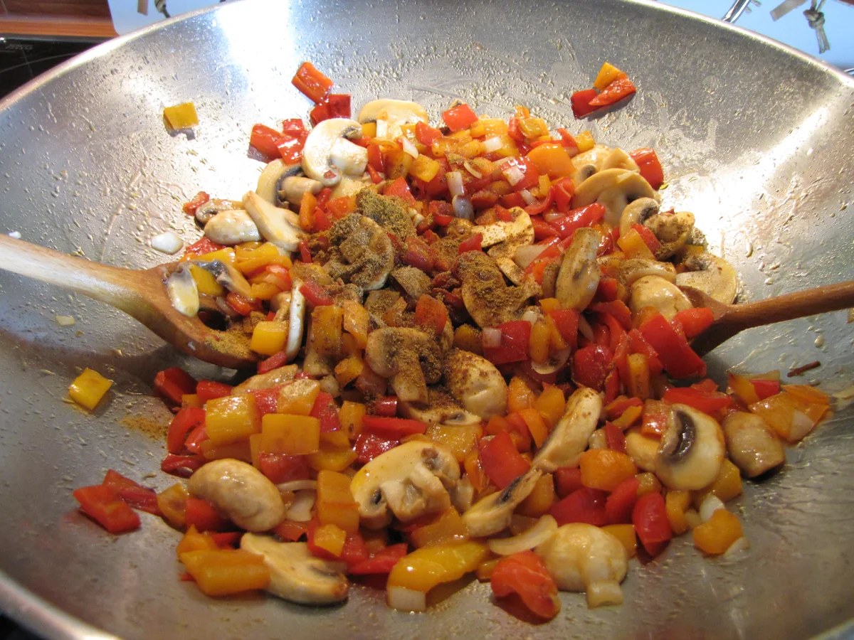 Wokgemüse mit Koriander-Ingwer-Pesto - Rezept - Bild Nr. 365