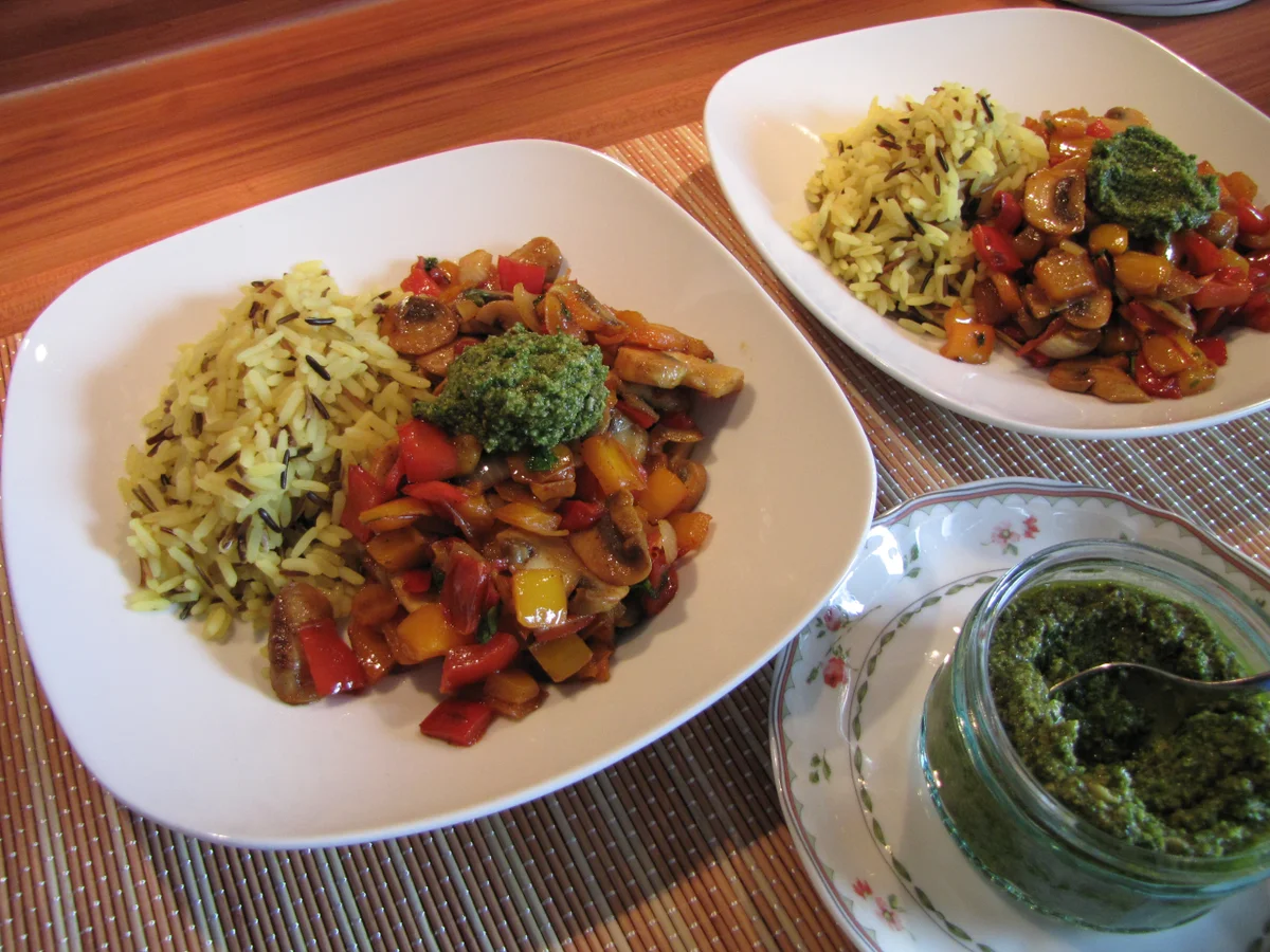 Wokgemüse mit Koriander-Ingwer-Pesto - Rezept - Bild Nr. 369