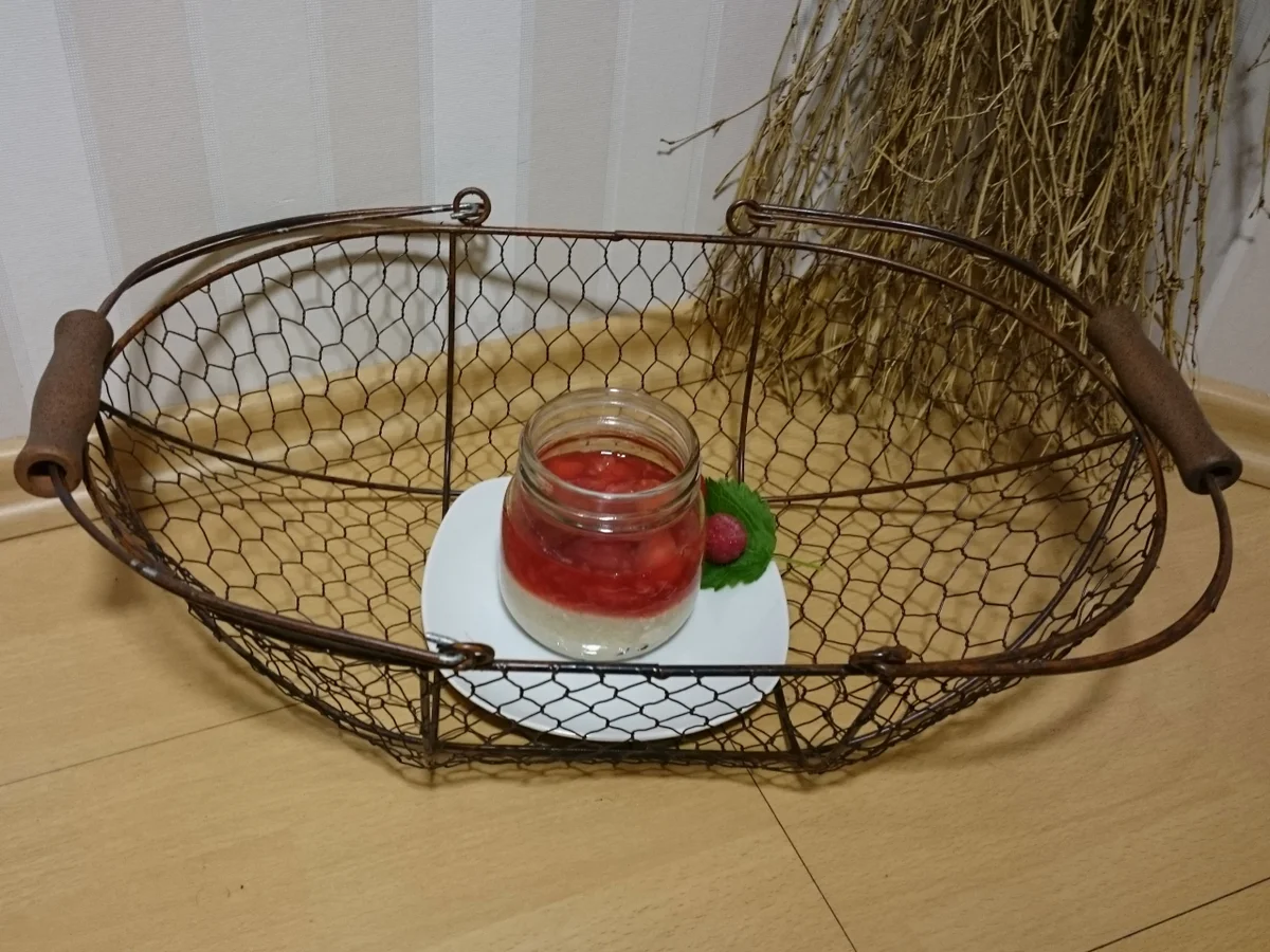 Erdbeer-Himbeer-Kompott mit Buttermilch-Grießnocken - Rezept - Bild Nr. 431