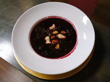 Kalte Fliederbeersuppe mit Grießklößchen und Croutons - Rezept - Bild Nr. 453